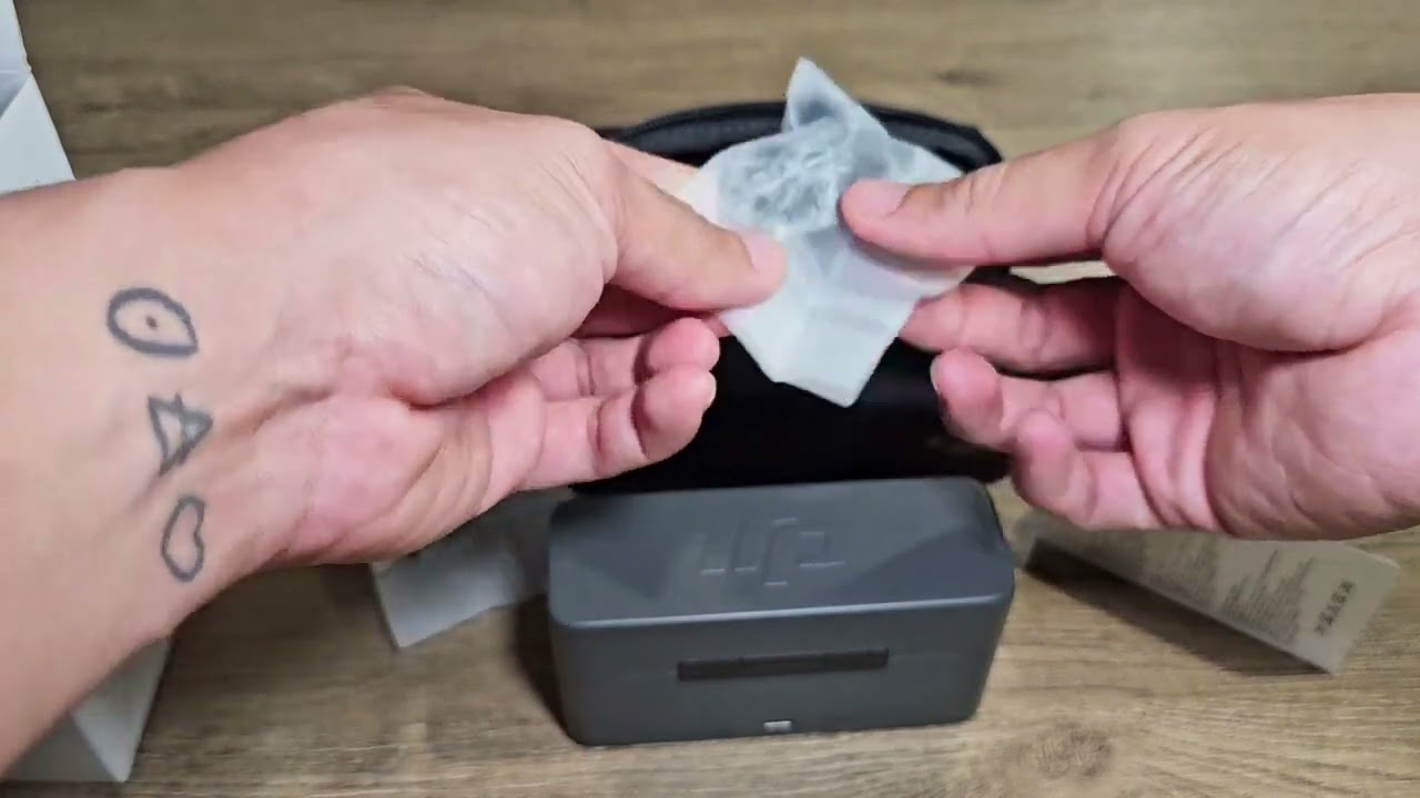 unboxing the dji mic 2 with charging port