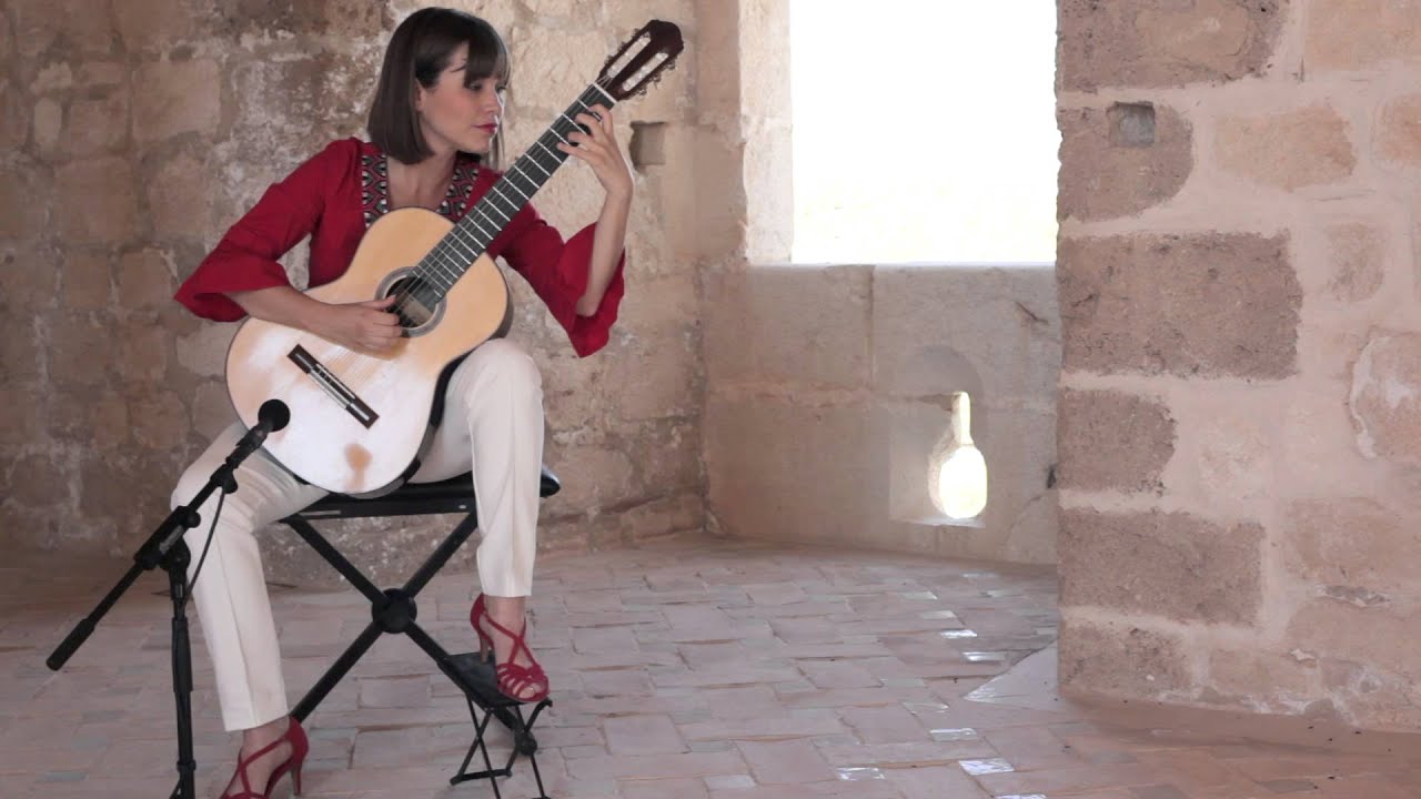 Paola Requena CORAZÓN ESQUIVO