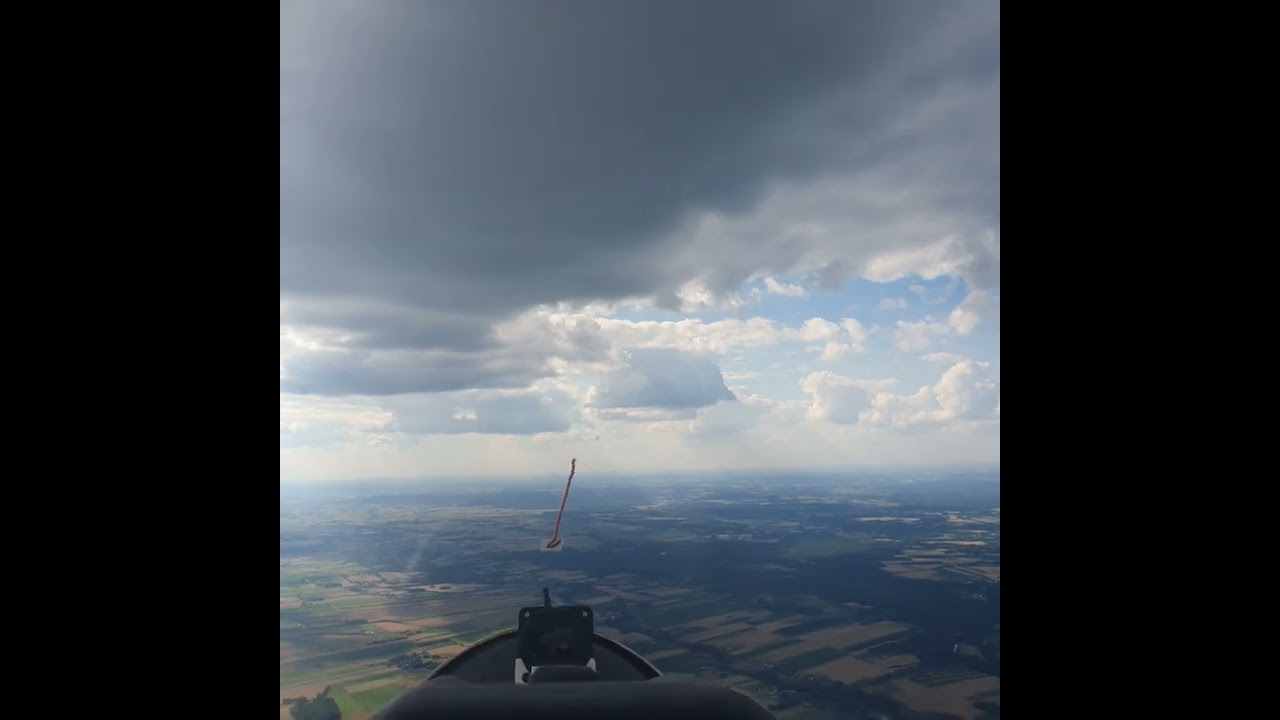 Szybki przelot 180km/h szybowcem Discus CS pod autostradą z chmur EPMX 2021 Milewo