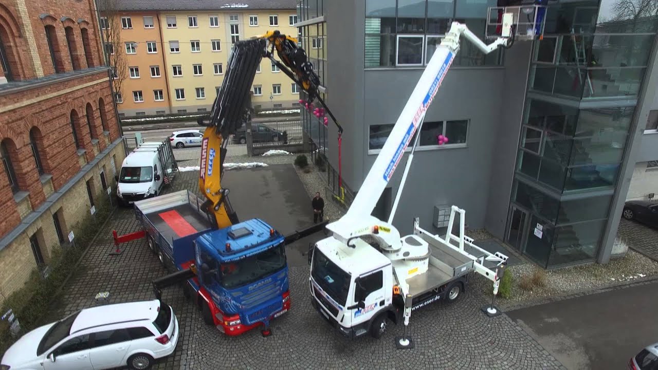 Glasscheiben austauschen mit Kran und Hebebühne