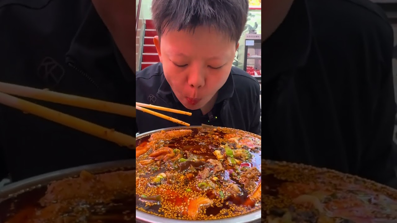 Looking at the handsome guy the MAO CAI in his bowl smells even better #Delicious food#Dou