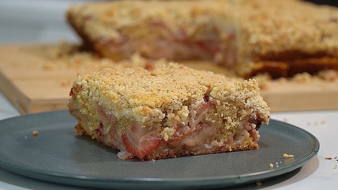 EASY STRAWBERRY Buckle STREUSEL Cake