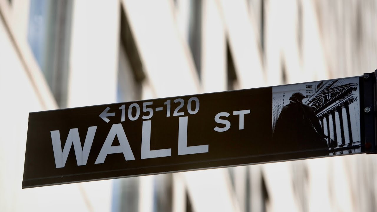 Dow sinks over 600 points into the close, S&P 500 closes at lowest level in more than a year