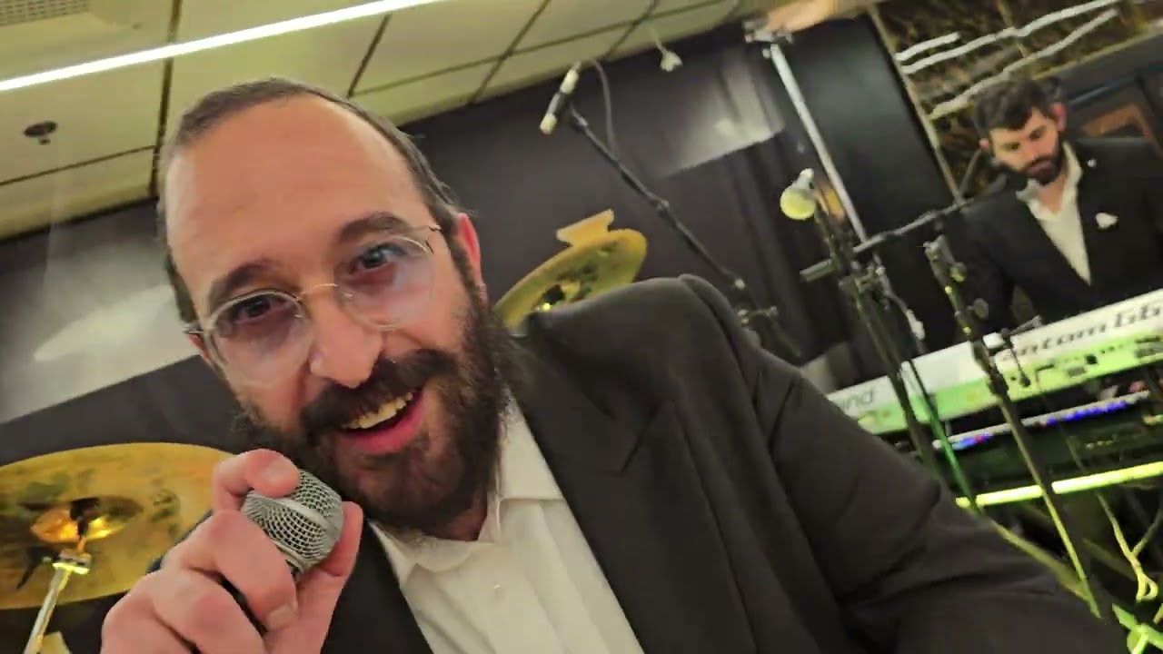 מוטי לייכטר בליווי תזמורתו של דני אבידני במחרוזת שירים סוחפת פירוט השירים בתיאור הקליפ
