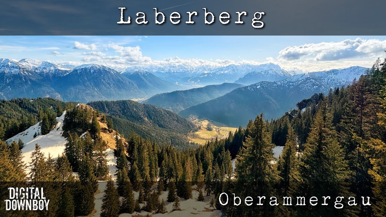 Oberammergau. Laberberg. Gleitschirmflieger und Bergbahn. Cinematic Video.