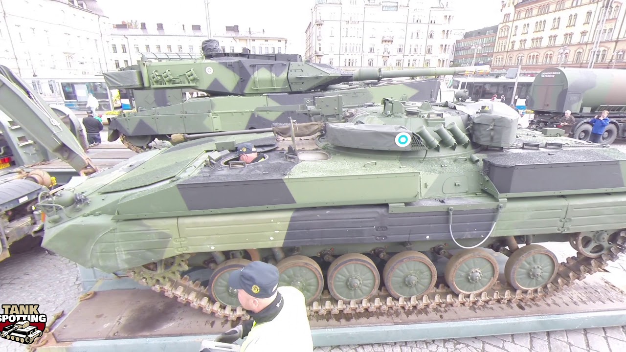 Leopard 2A6 & BMP-2MD Loading And Departure From City Centre [2.7K]