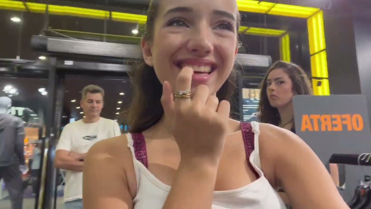 Martuki se enfadó por el regalo de Karina 😬🎁