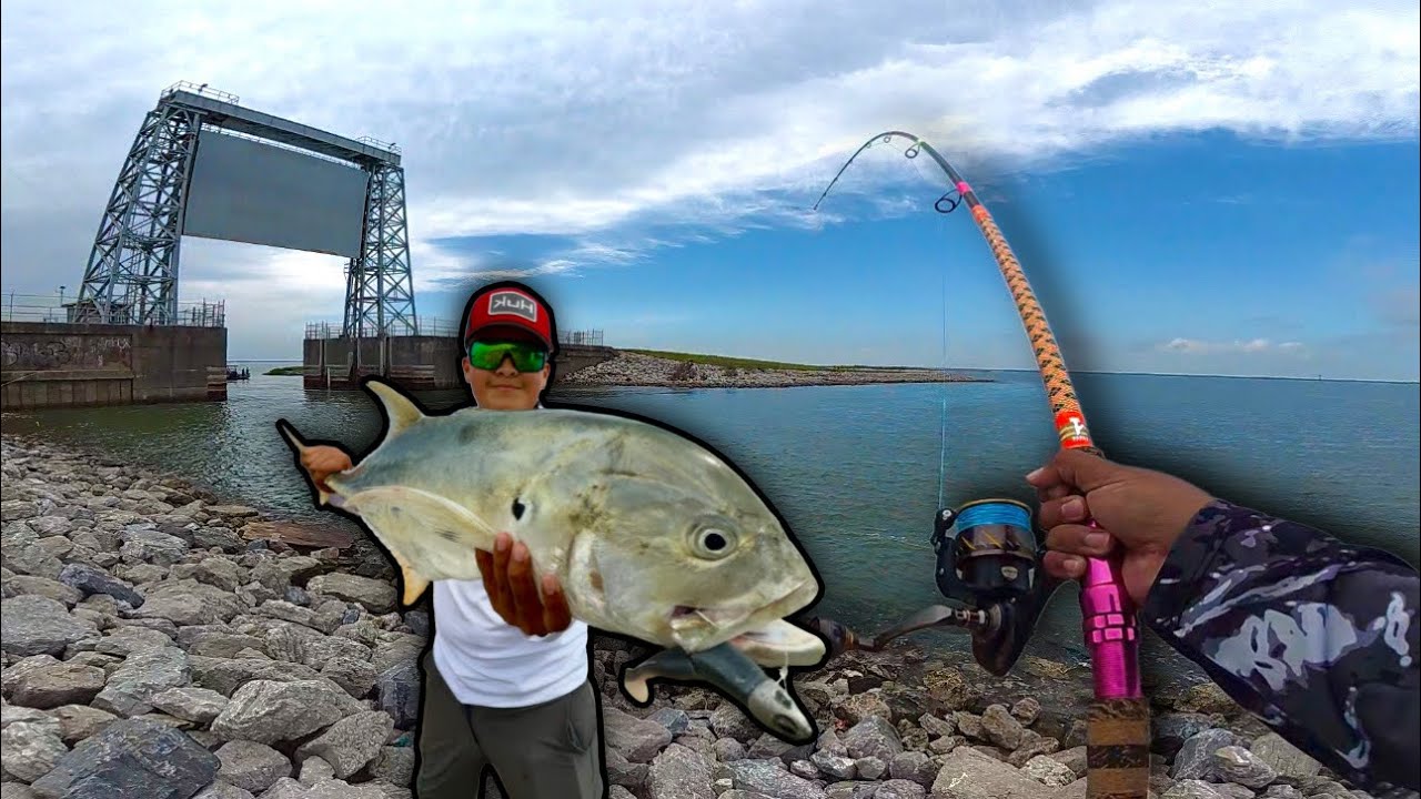 I Caught a FLOODGATE Monster on My New Custom Rod… Insane Fight!