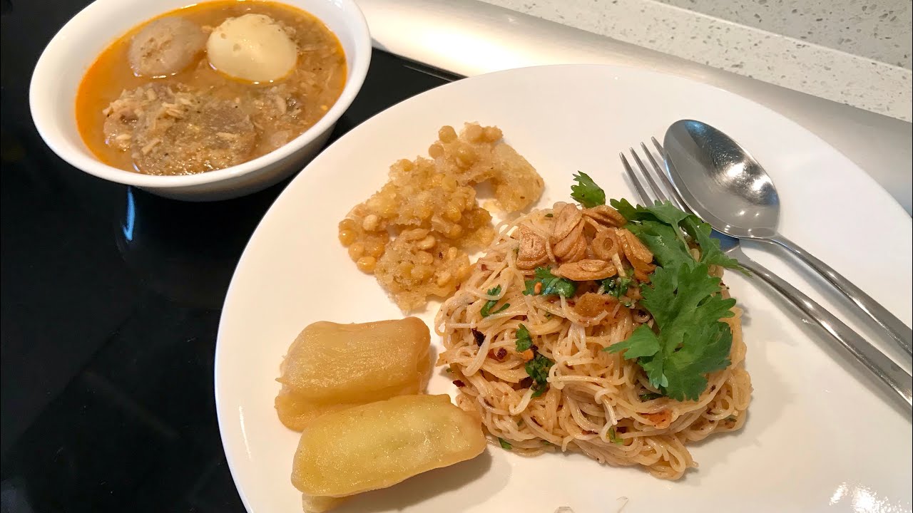 Burmese Style Rice Noodles Salad မုန့်တီသုတ် (ခေါ်) မုန့်ဖတ်သုတ်