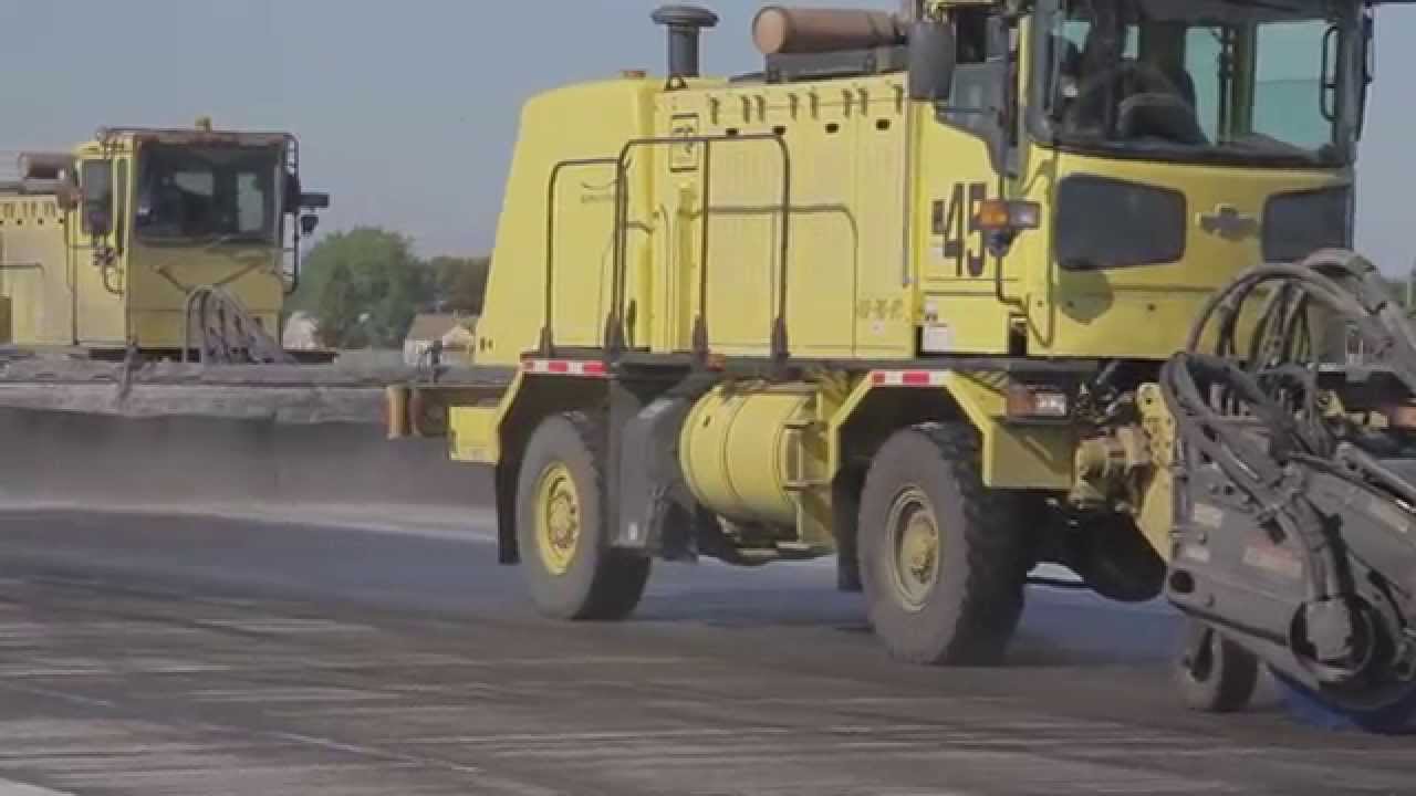 AEROGREEN 4035 Runway Rubber Removal (Brooming)
