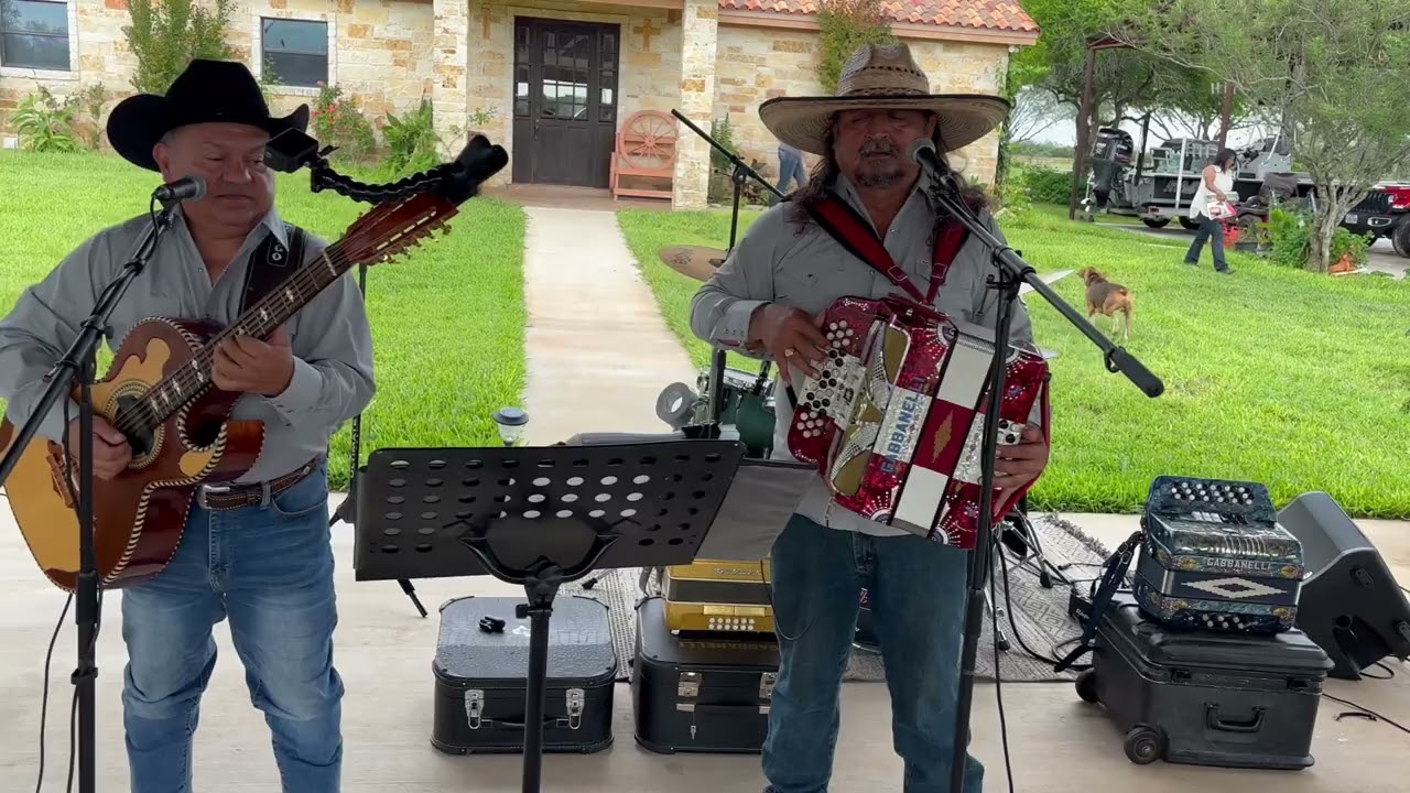 Pancho Trevino - Los Traviesos Del Tejas (Live Video)