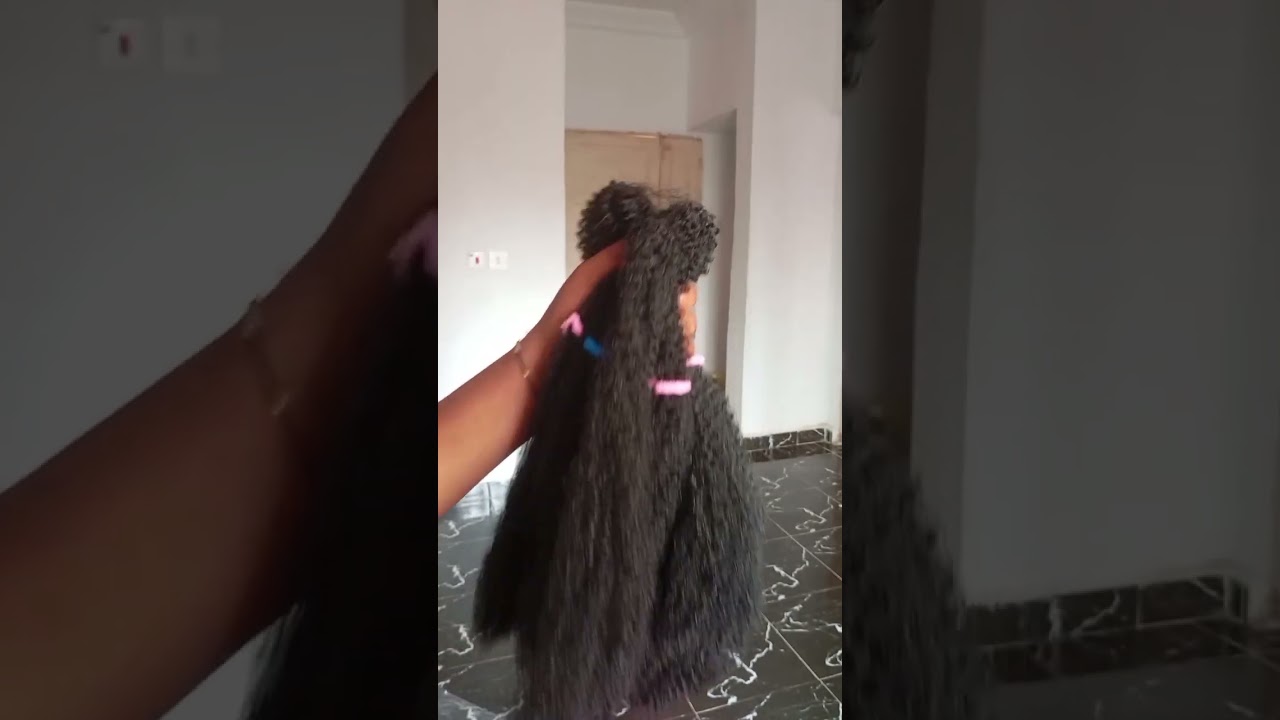 Pontoon note hairstyle with kinky