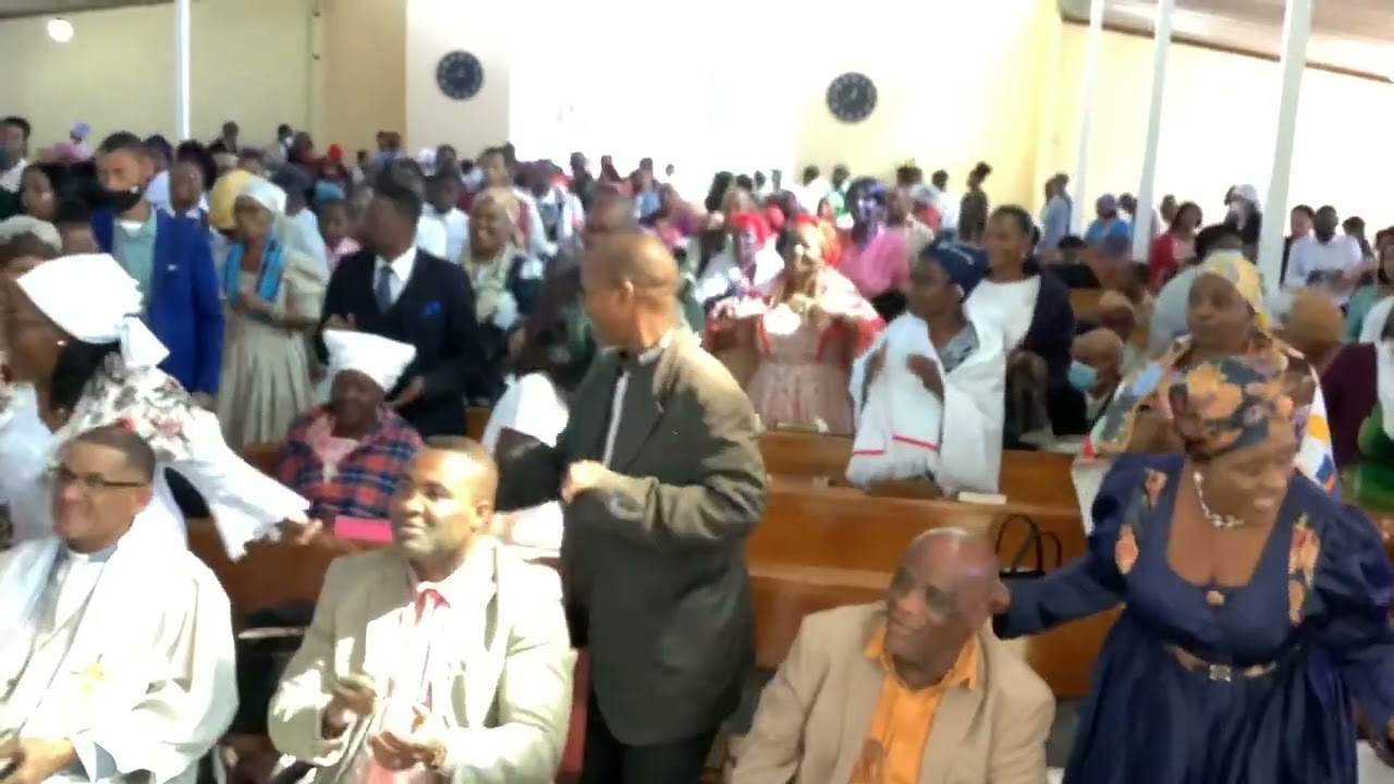 ELCRN Bethel Parish Katutura - Praise break with Elvis Skrywer