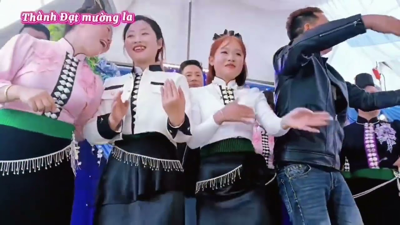 NHẢY TƯNG BỪNG CỰC HAY MỌI NGƯỜI ỦNG HỘ XEM NHÉ 