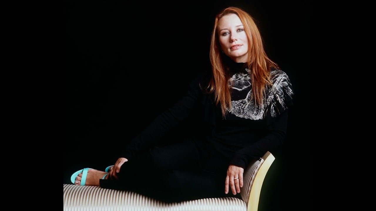 Tori Amos - ‘Winter’ (solo) live in Milan, Italy (December 17, 2001)