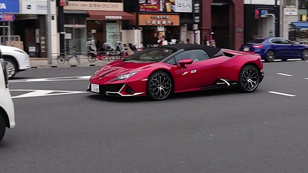 青山通り　ウラカンEVOスパイダーJP63　マクラーレン720S　F12他