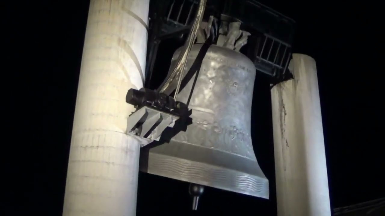 La campana dei Caduti Maria Dolens in Rovereto, Suonata Serale.