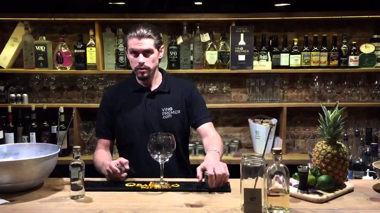 Gin Tonic aromatizado con canela y hierbabuena. Curso de cocteleria Vinopremier.com Giuseppe Paduano