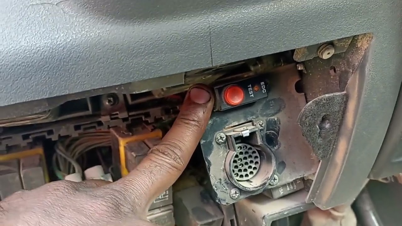 como pegar os codigo de falhas avarias edc iveco daily 50 13  sem skaner