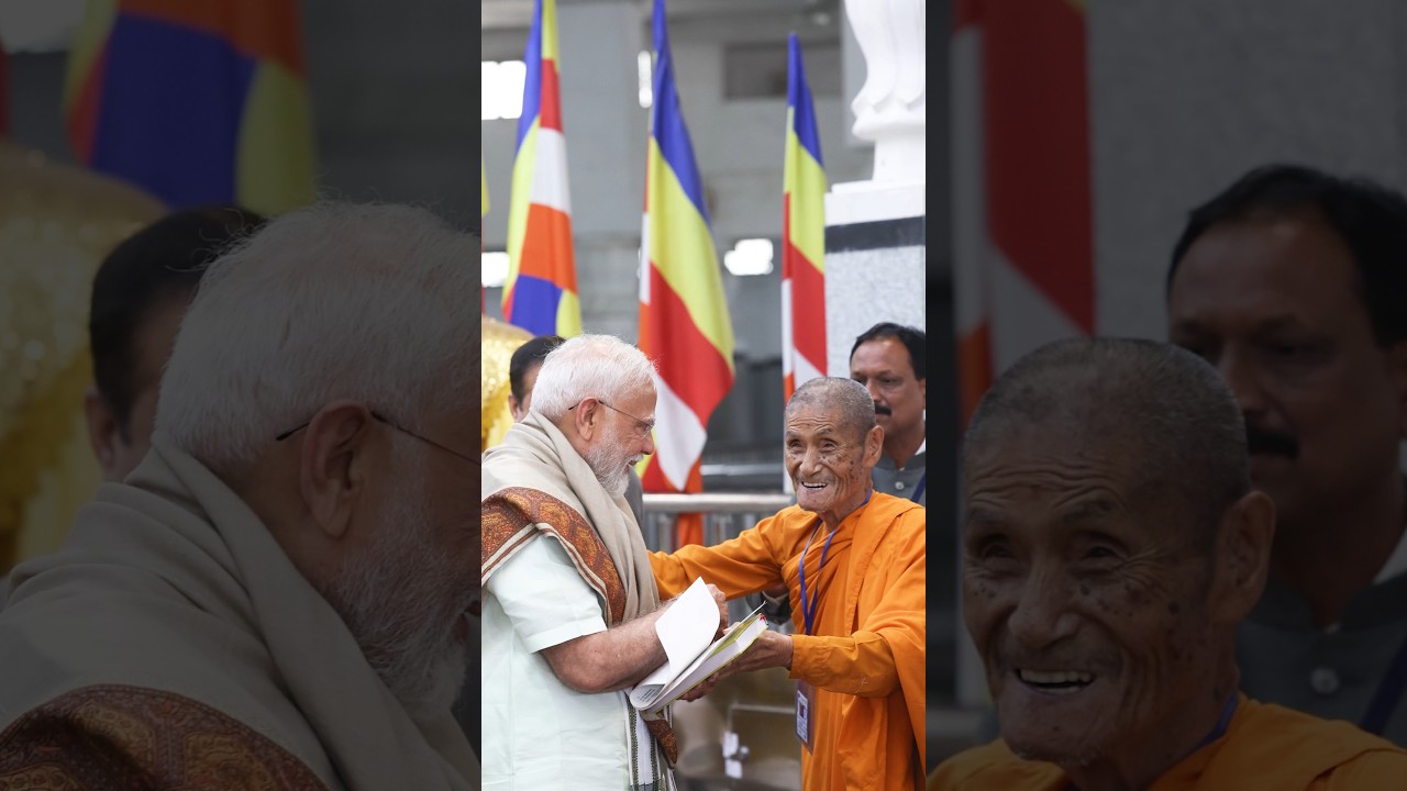 PM Modi offers prayers to Gautam Buddha at Deekshabhoomi in Nagpur | #shorts