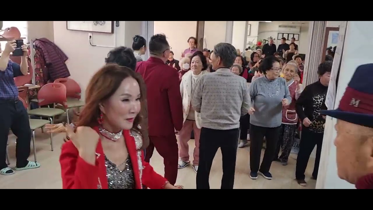 가수한수메들리삼송18단지어르신효잔치찔래꽃울고넘는박달재아미새심봤다