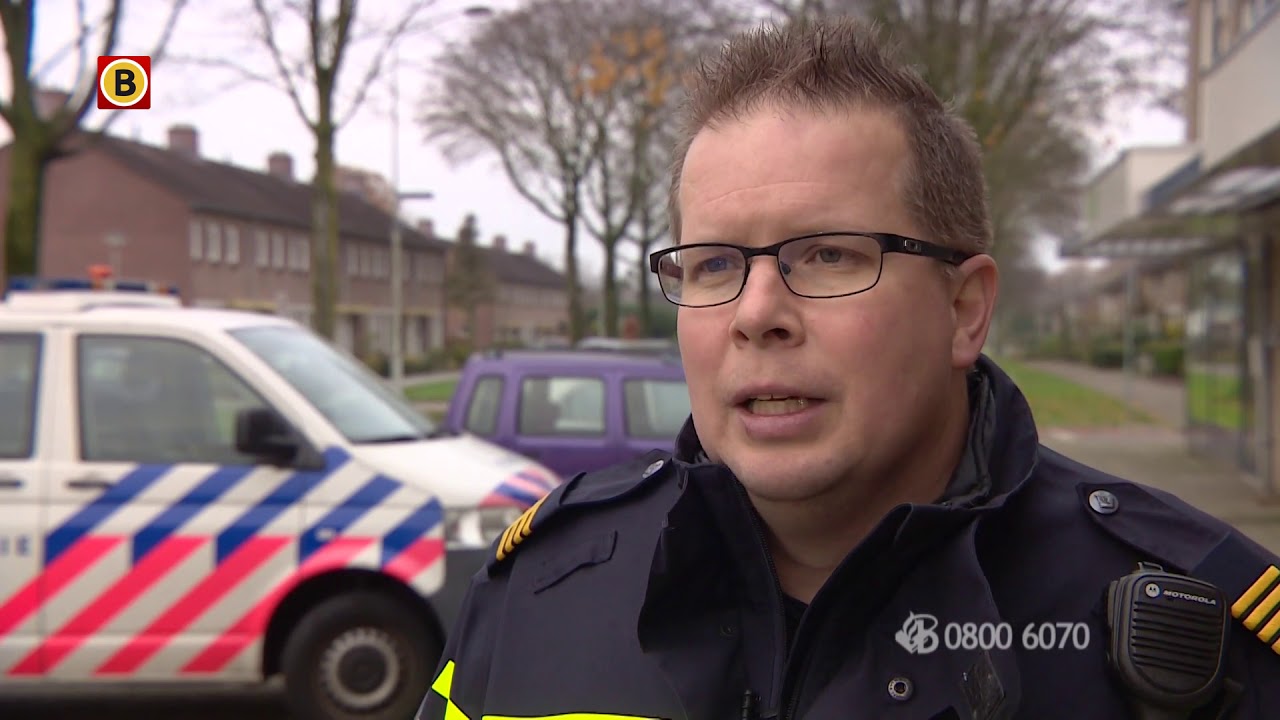 Inbrekers betrapt door bewoners, dieven vluchten in sportwagen met politie op de hielen