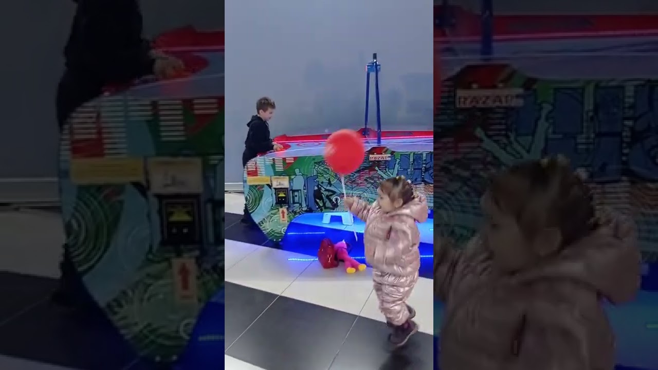 В торговый центр с детьми.