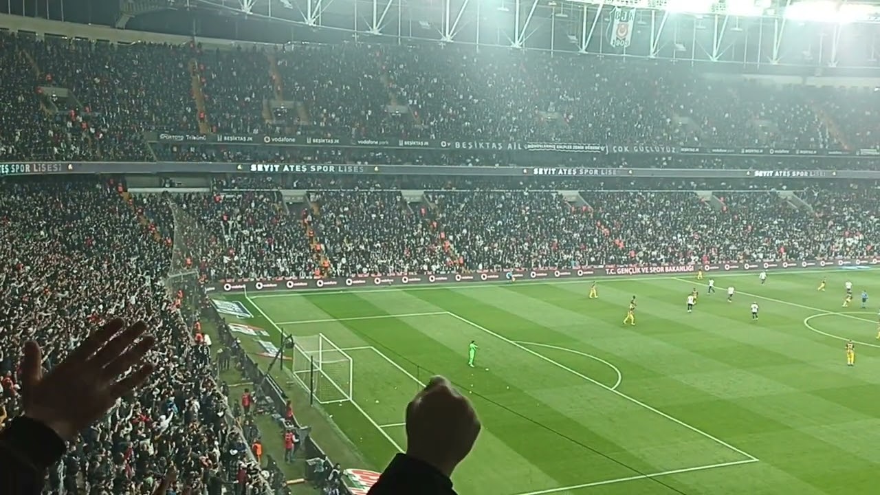 BEŞİKTAŞ ANKARAGÜCÜ TARAFTAR ÇILDIRDI YOK BÖYLE BİR ATMOSFER YAĞMURLU BİR GÜNDE GÖRMÜŞTÜM SENİ