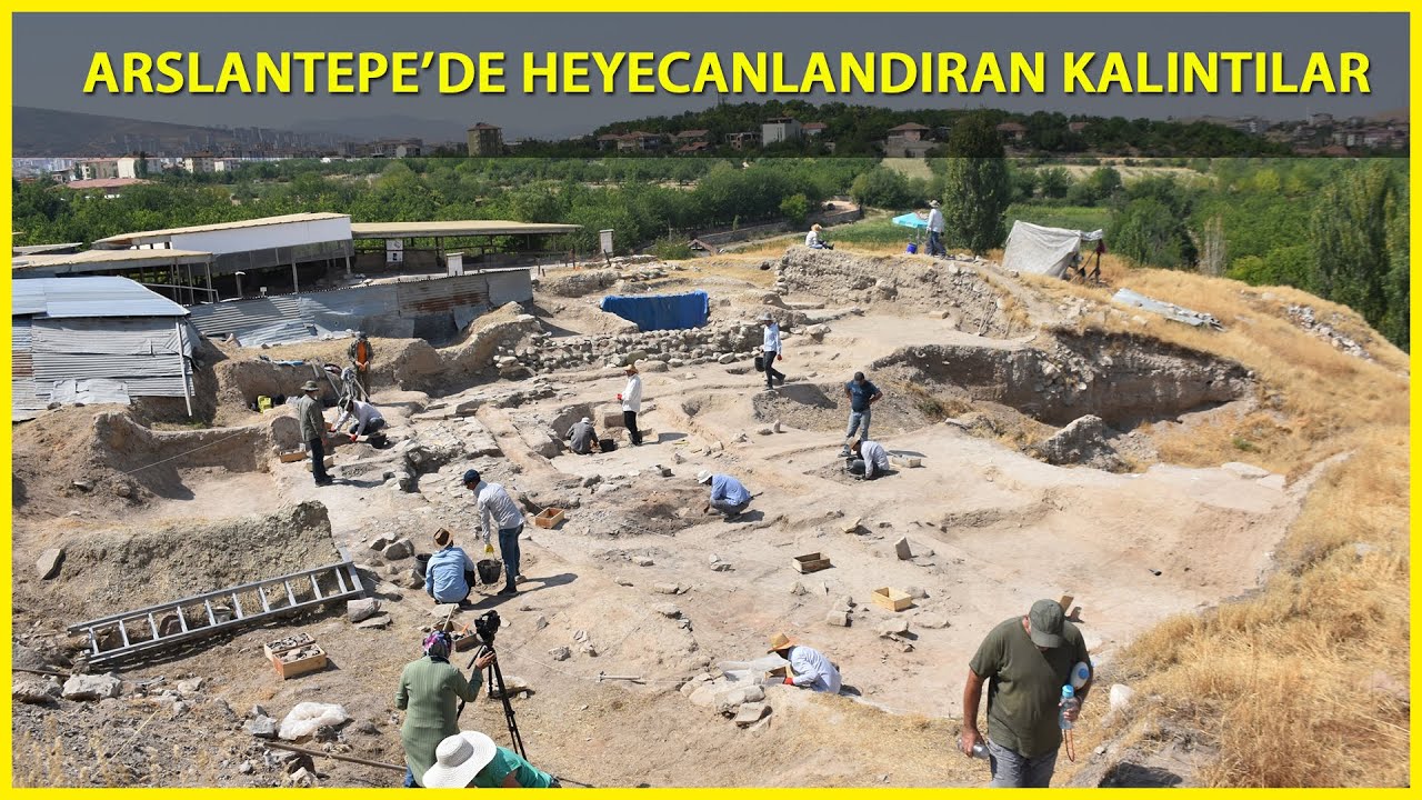 Arslantepe Höyüğü'nde Bin Yıllık Mezarlar, 5 Bin 500 Yıllık Ev Kalıntıları Bulundu