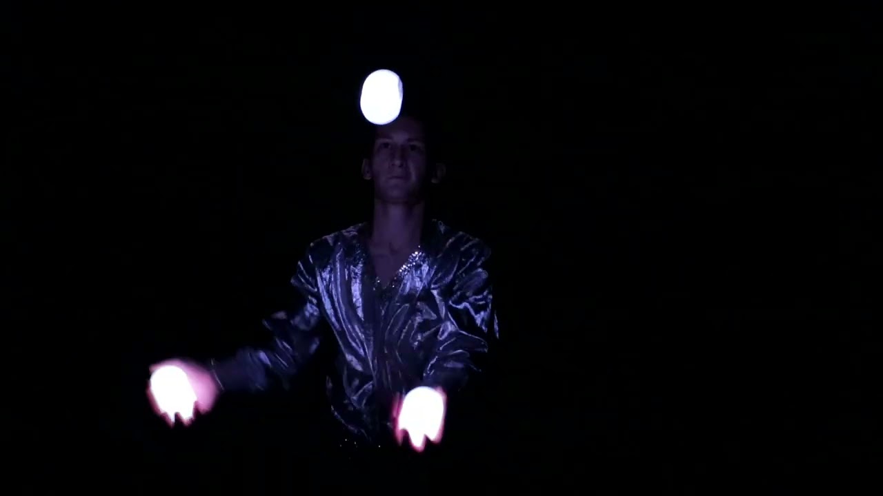 Владимир Тимофеев! Оригинальный жонглер на Роликах! Номер - "Гравитация".