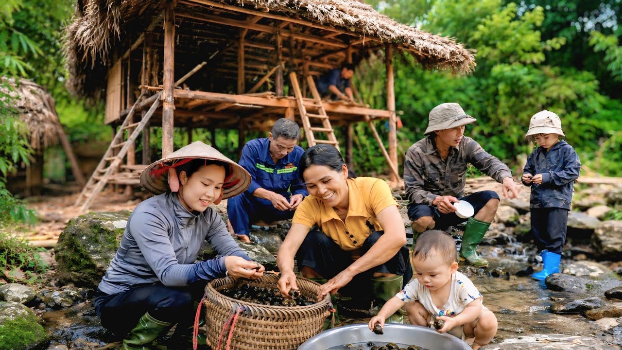 SingleMom and Two Daughters Collect Forest Snails to Build a Wooden Stilt House | Rural Life in!