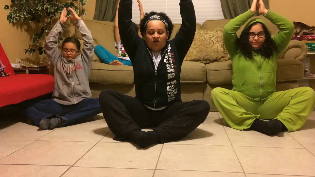 Grinch Tries Yoga Remake Hazel_Hooligan Edition 2016