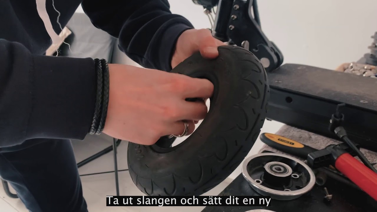 Slangbyte på en elscooter - framdäck 8