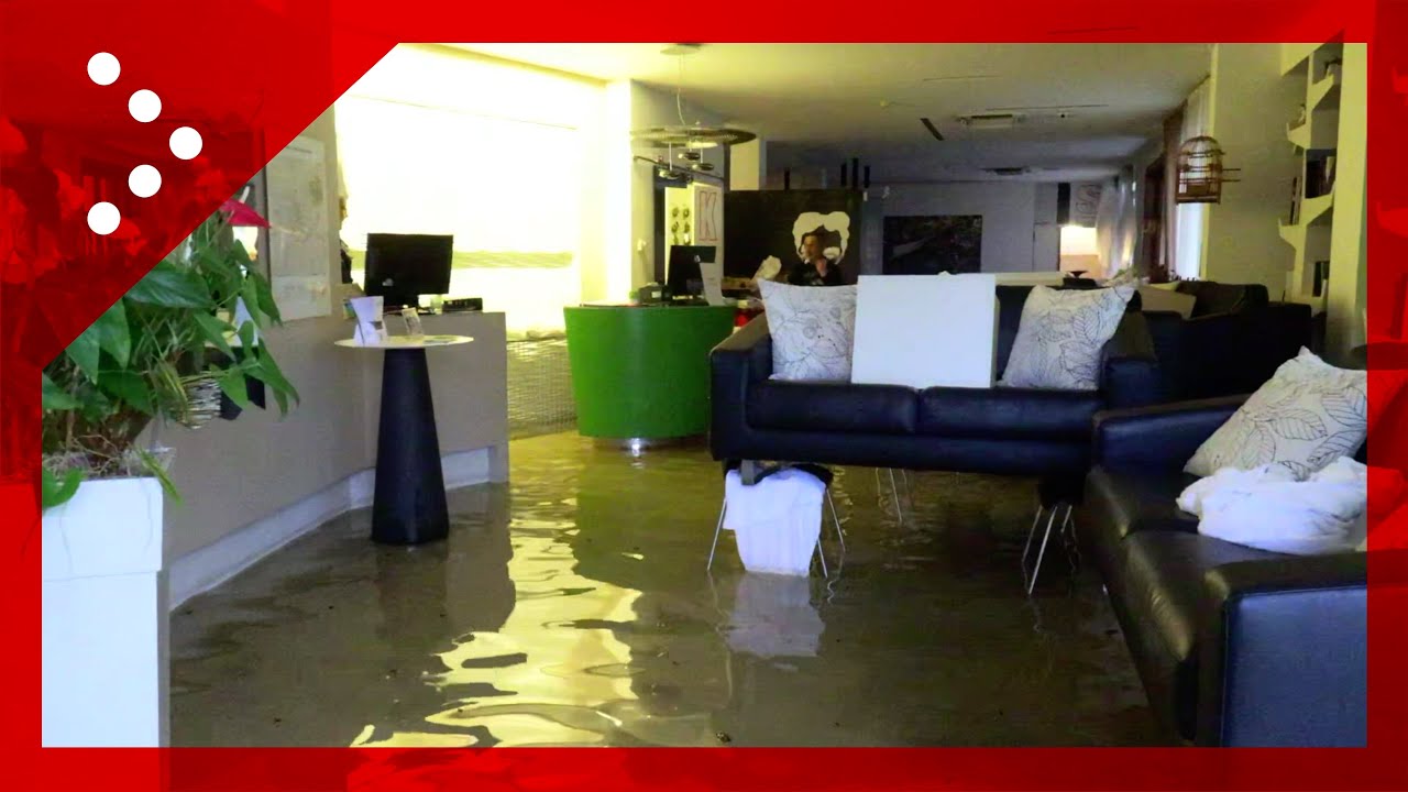 Allagamenti a Vicenza per il maltempo, hotel in zona stadio invaso dall'acqua al piano terra