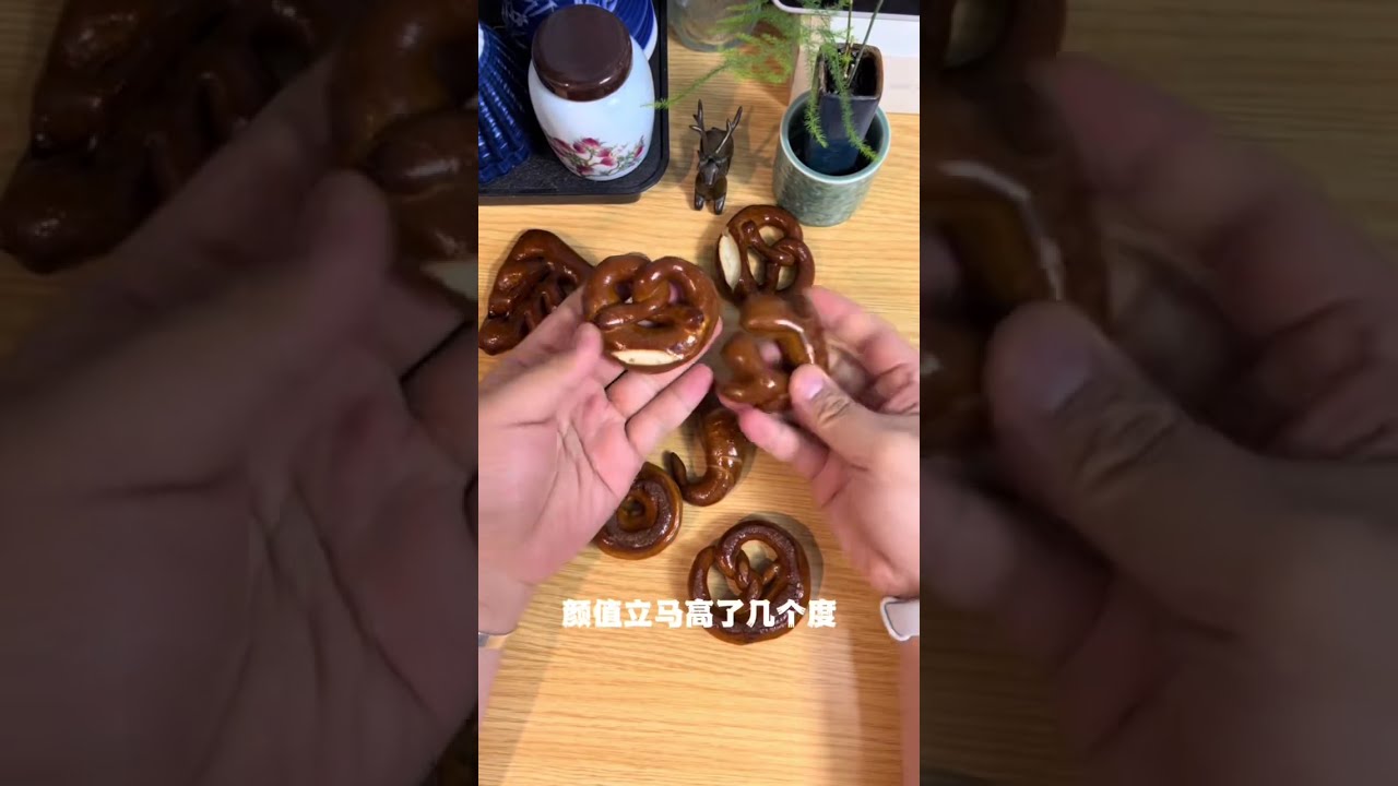 买了的碱水面包，千万不要直接吃，把它做成冰箱贴，包包挂件，真的太好看了#碱水面包 #碱水面包挂饰 #手工diy #冰箱贴 #手作