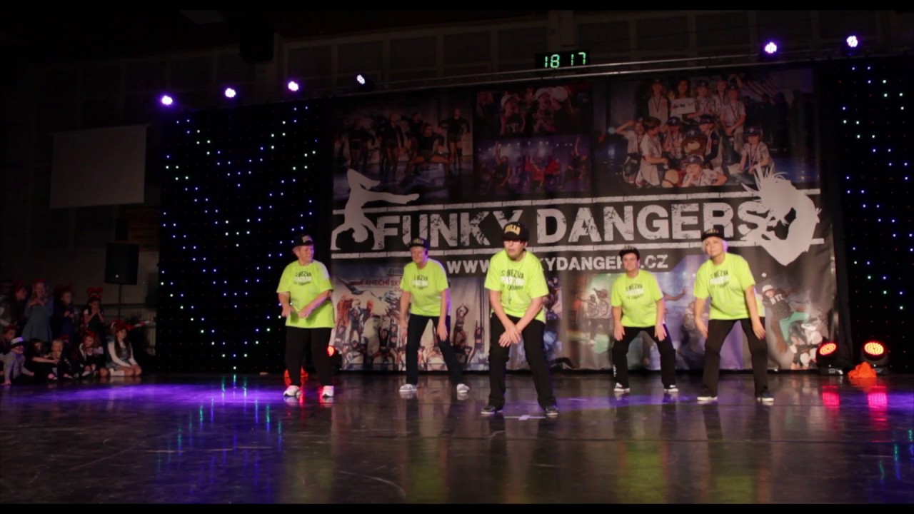 Funky Dangers - Vanocni show 2016 - Babicky