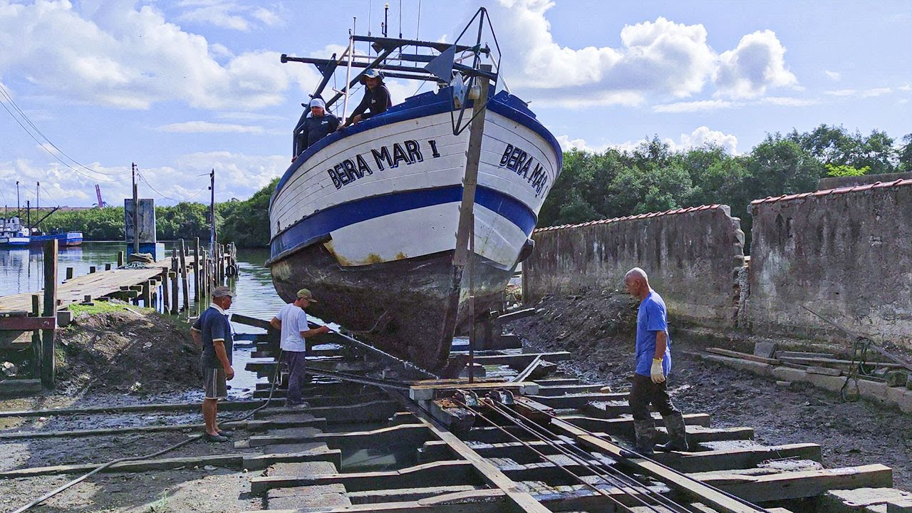 O BARCO FOI PARA O ESTALEIRO!