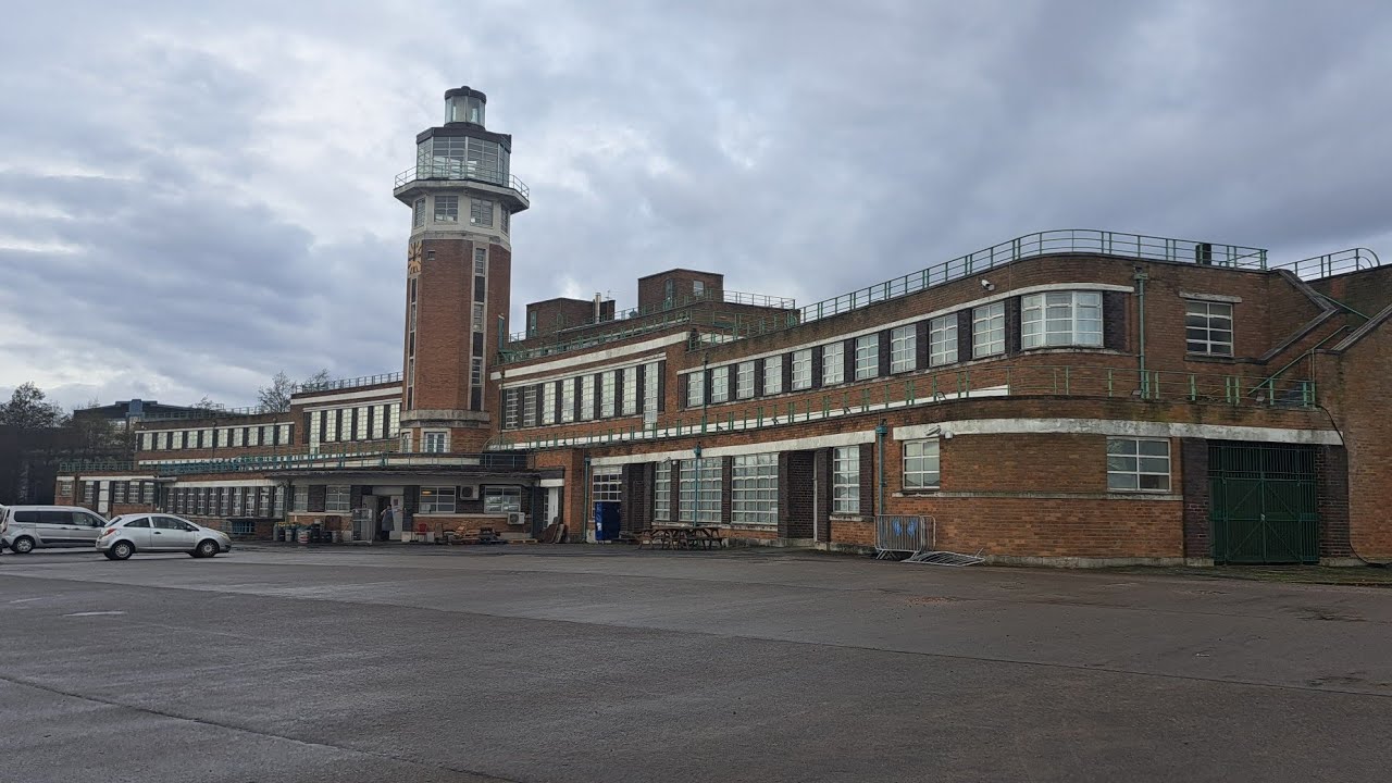Crowne Plaza 4* Hotel Liverpool Airport . Original Terminal Speke.