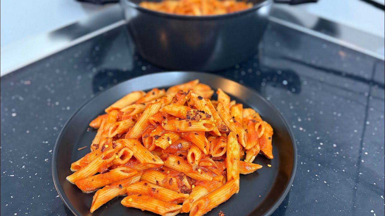 😋 Nuk ke kohë për gatim? Provo këto Pasta Arrabiata në 10 minuta!