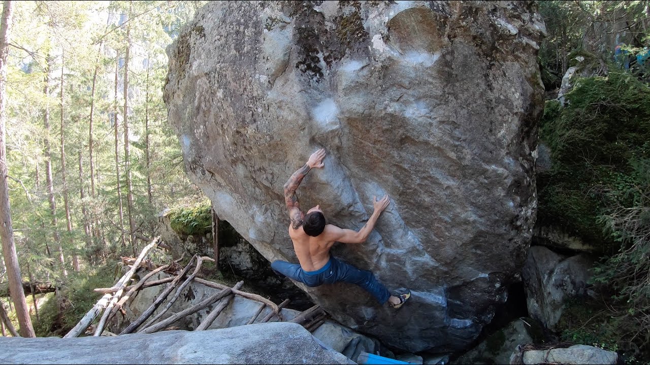 Magic Wood bouldering - Electro Boogie 8a+,  Octopussy 8a and more...