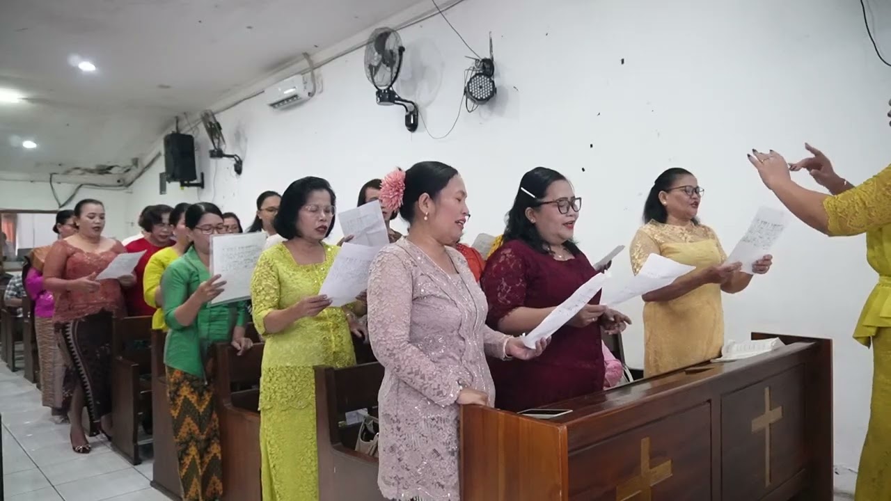 Koor Parompuan HKBP Limo - 