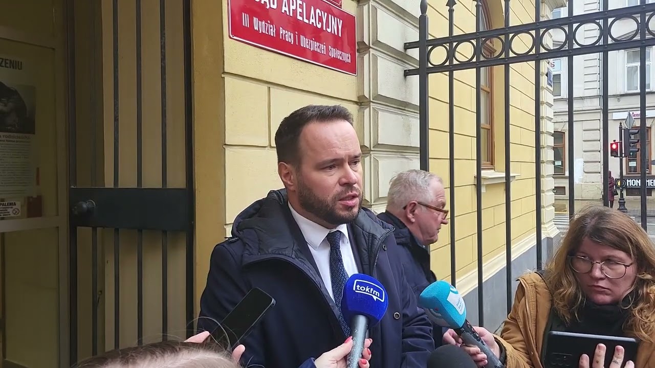 Wojewoda lubelski Krzysztof Komorski po uniewinnieniu przez sąd ws. zdjęcia krzyża w urzędzie