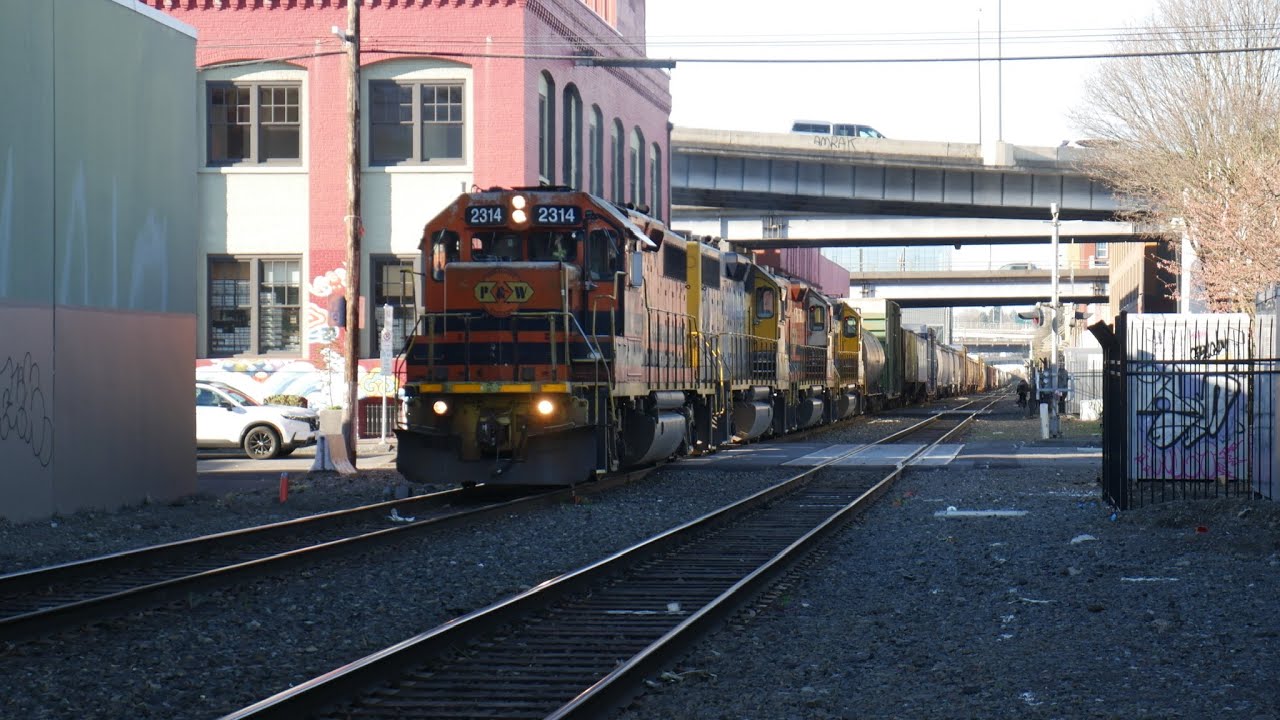 Portland and western 2314 663 in the alley in Portland OR at about 5:28pm