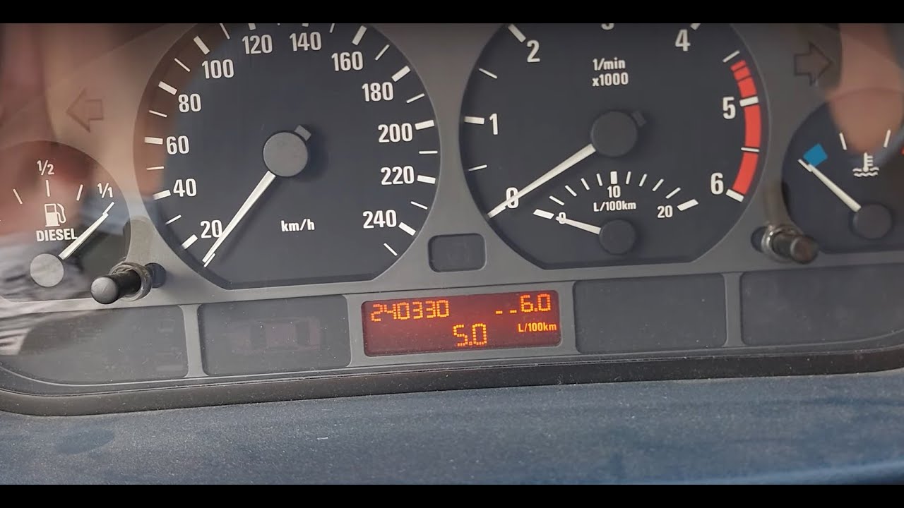 BMW mennyi van a tankban?