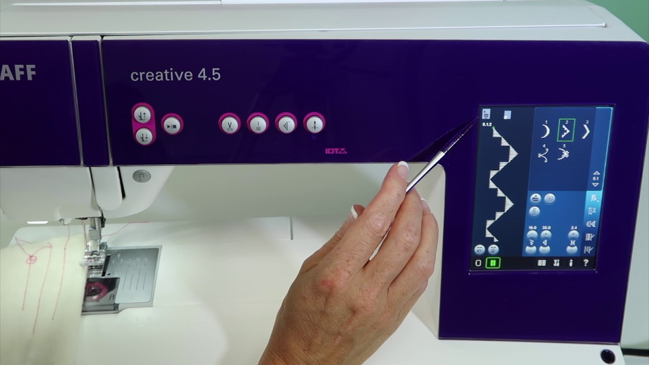 PFAFF creative 4.5 10 Selecting Stitches