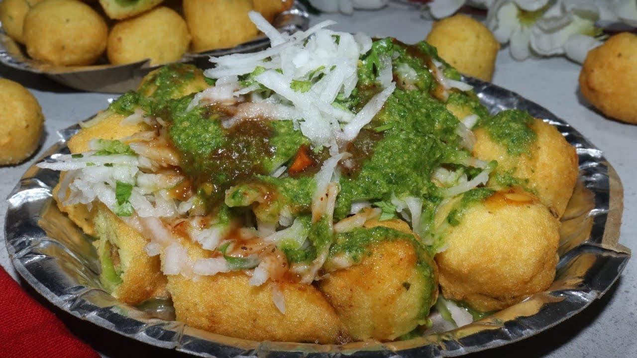 दिल्ली के मशहूर, राम लड्डू एवं मिर्ची वड़ा, स्पेशल चटनी के साथ