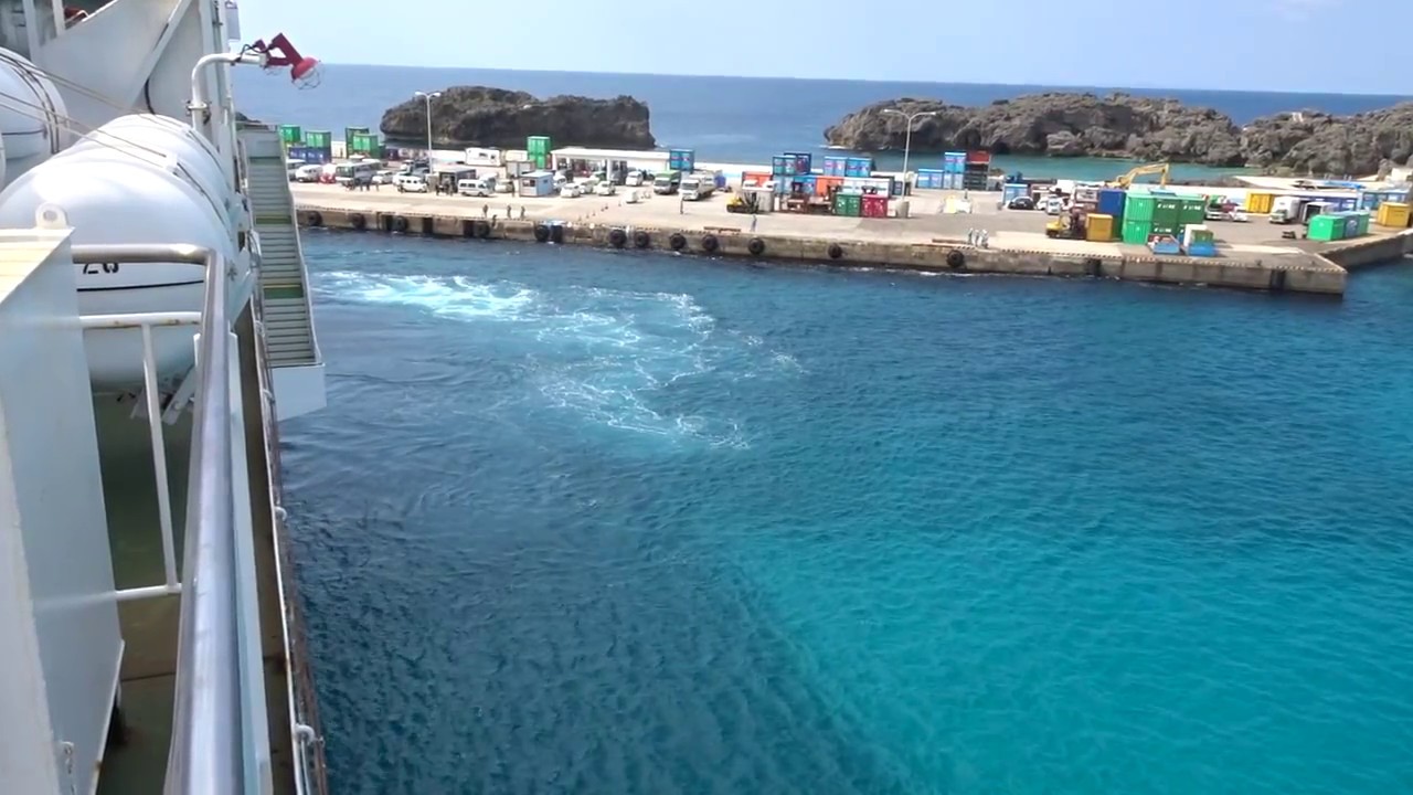 与論 供利港　フェリー波之上　船内から見た接岸の様子（鹿児島）