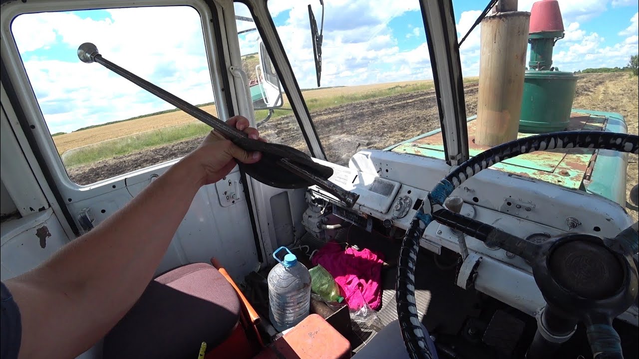 TRACTOR T150. Сломался рычаг кпп на тракторе т150 в поле!!
