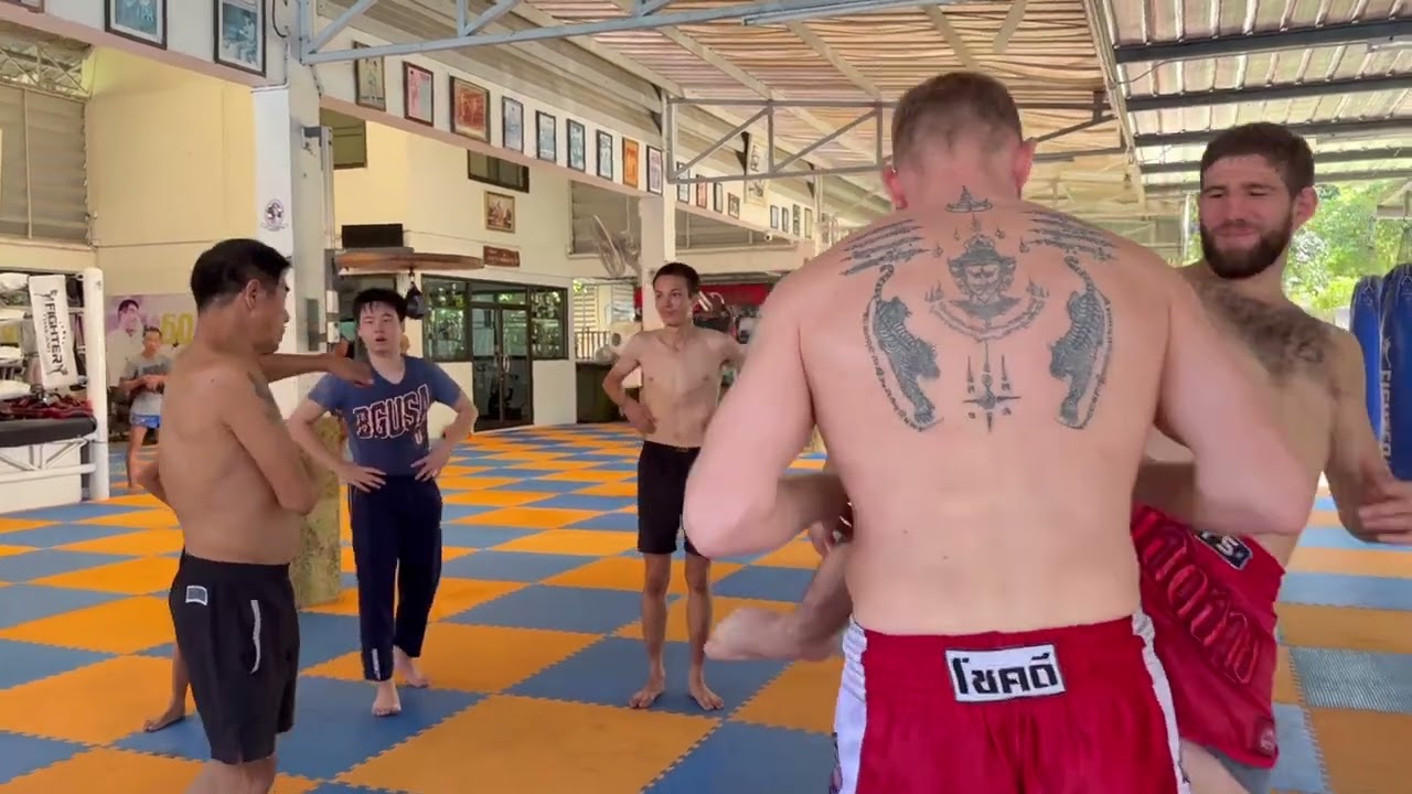 Samart Payakaroon teaches his students how to practice knees correctly