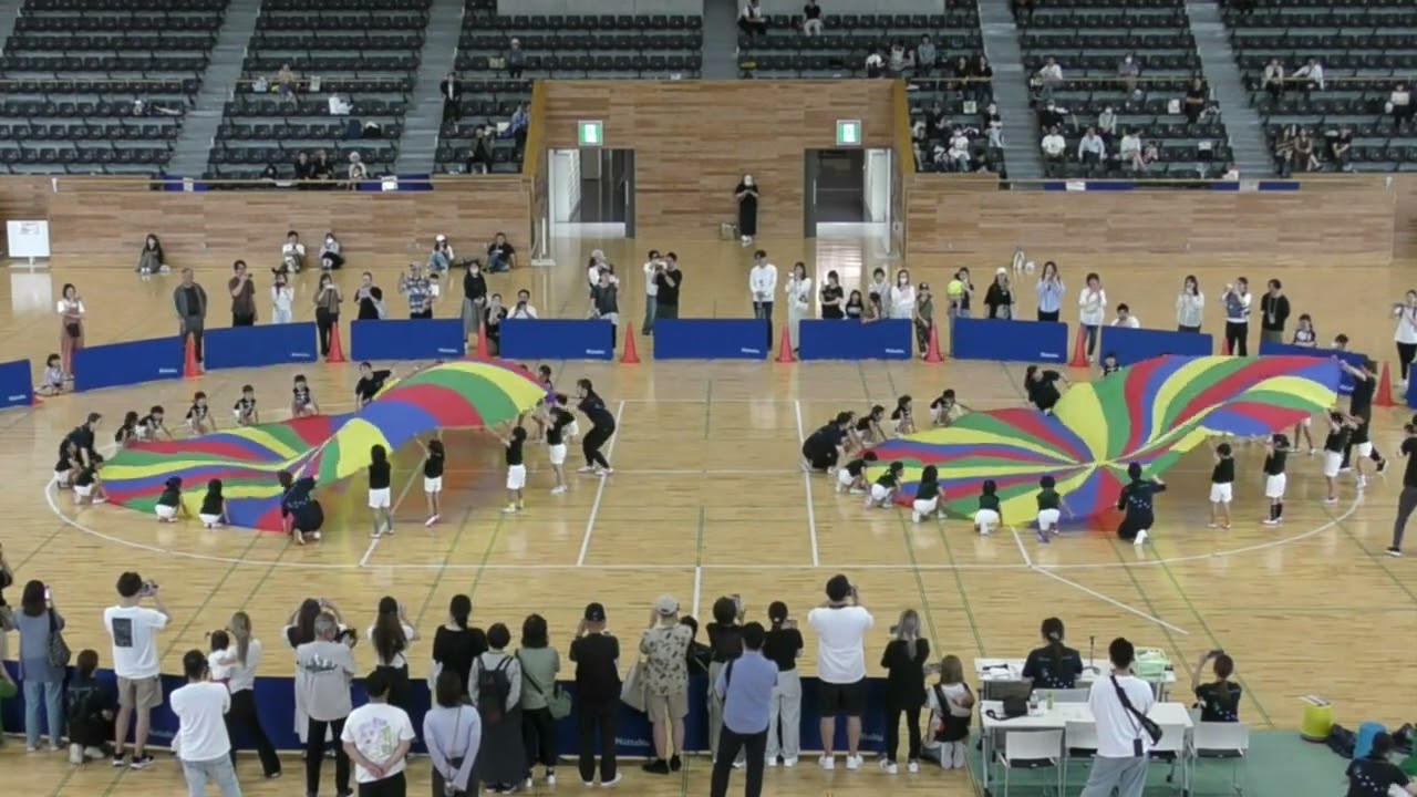 令和7年度　白鳥こども園　運動会／年長つばめ組 バルーン「できっこないをやらなくちゃ」